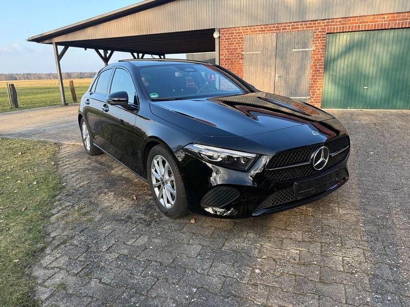 Gebraucht Mercedes A200 163 PS (119 kW) 2025 Schwarz Limousine