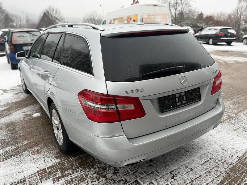 Gebraucht Mercedes E250 204 PS (150 kW) 2012 Silber Kombi