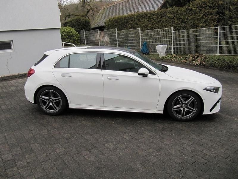 Gebraucht Mercedes A200 AMG line 163 PS (119 kW) 2023 Weiß Limousine