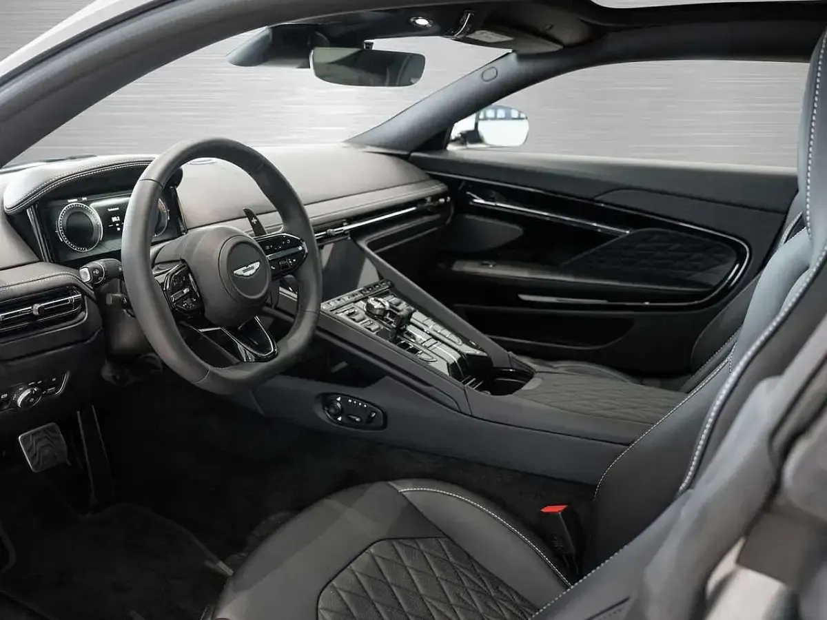 Gebraucht Aston Martin DB12 680 PS (500 kW) 2025 Magnetic silver Coupé