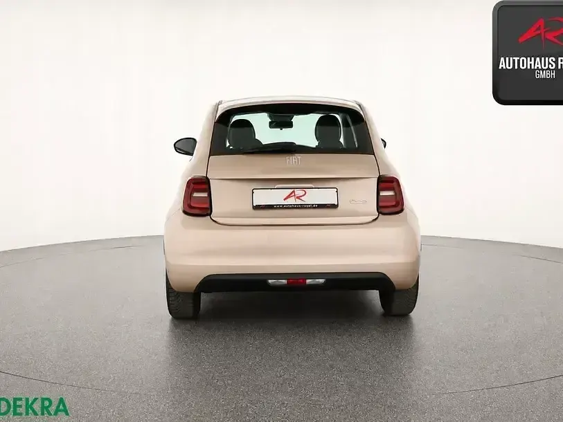 Gebraucht Fiat 500e 86 kW (118 PS) 2023 Colore esterno (rose gold) Limousine