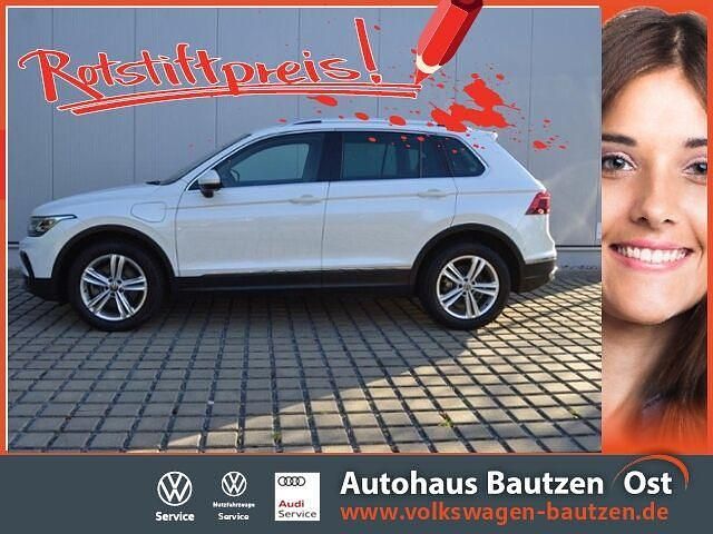 Weiß (oryxweiß perlmutteffekt) Gebraucht 2021 VW Tiguan Elegance SUV | 36.860 € - Bild 1/2
