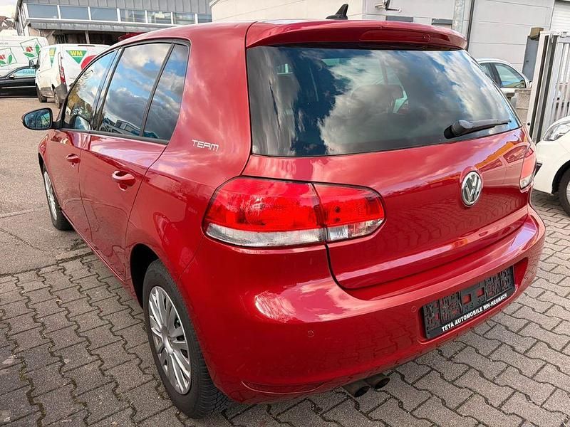 Gebraucht VW Golf VI Team 122 PS (89 kW) 2010 Rot Kleinwagen