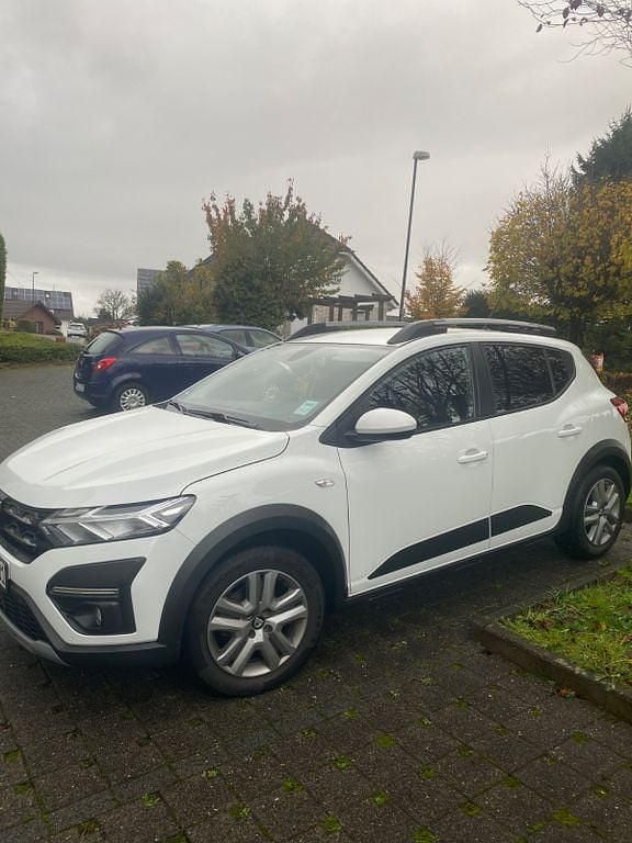 Weiß Gebraucht 2022 Dacia Sandero Comfort Kleinwagen | 9.999 € (Guter Preis) - Bild 1/4