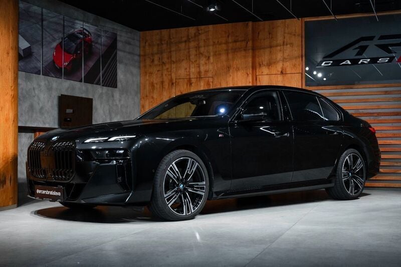 Schwarz Gebraucht 2023 BMW 740 M Sport Limousine | 92.900 € (Fairer Preis) - Bild 1/4