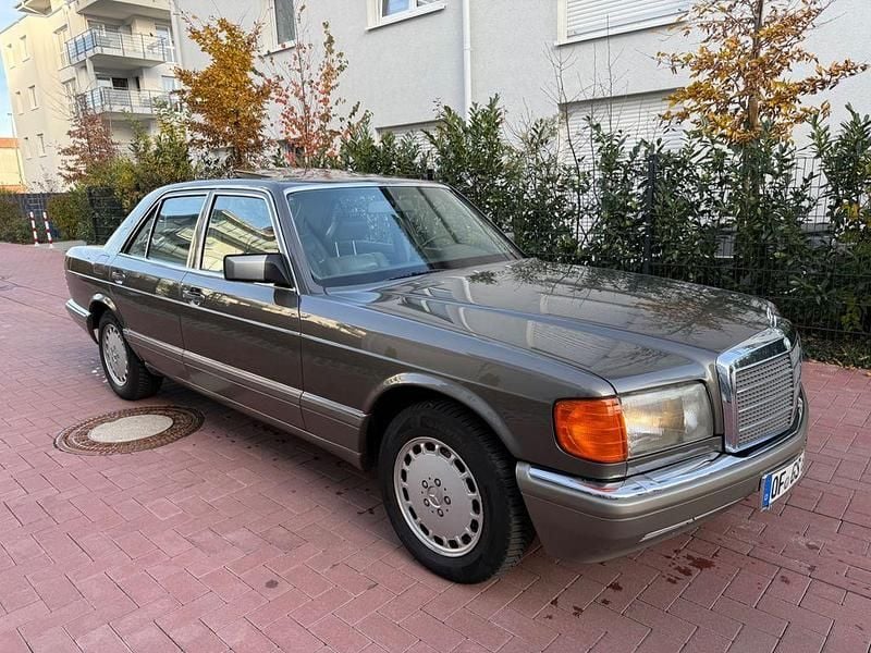 Braun Gebraucht 1987 Mercedes S300 Limousine | 15.900 € - Bild 1/4