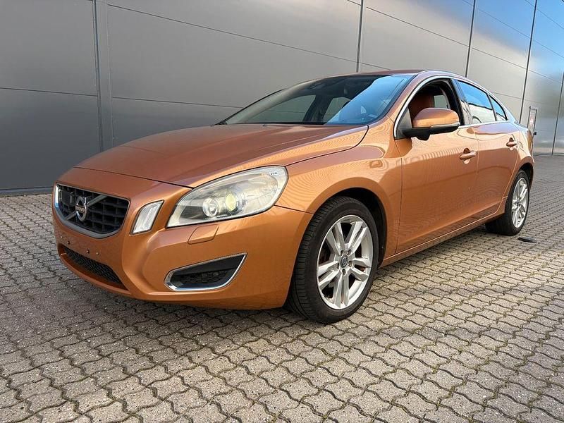 Orange Gebraucht 2011 Volvo S60 Summum Limousine | 6.600 € (Fairer Preis) - Bild 1/4