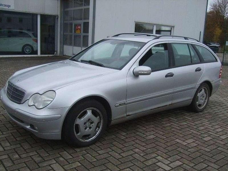Gebraucht Mercedes C180 143 PS (105 kW) 2003 Brillantsilber Kombi