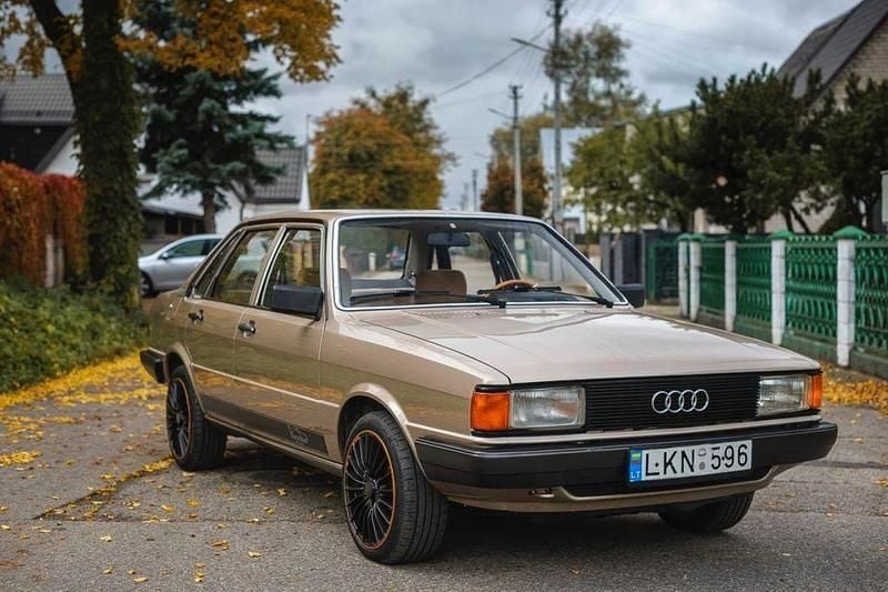 Second-hand Audi 80 60 CP (44 kW) 1982 Galben Berlinǎ