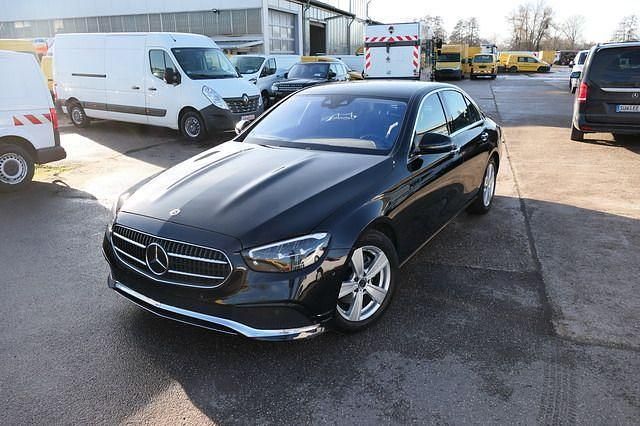Schwarz Gebraucht 2021 Mercedes E220 Avantgarde Limousine | 25.900 € (Fairer Preis) - Bild 1/4