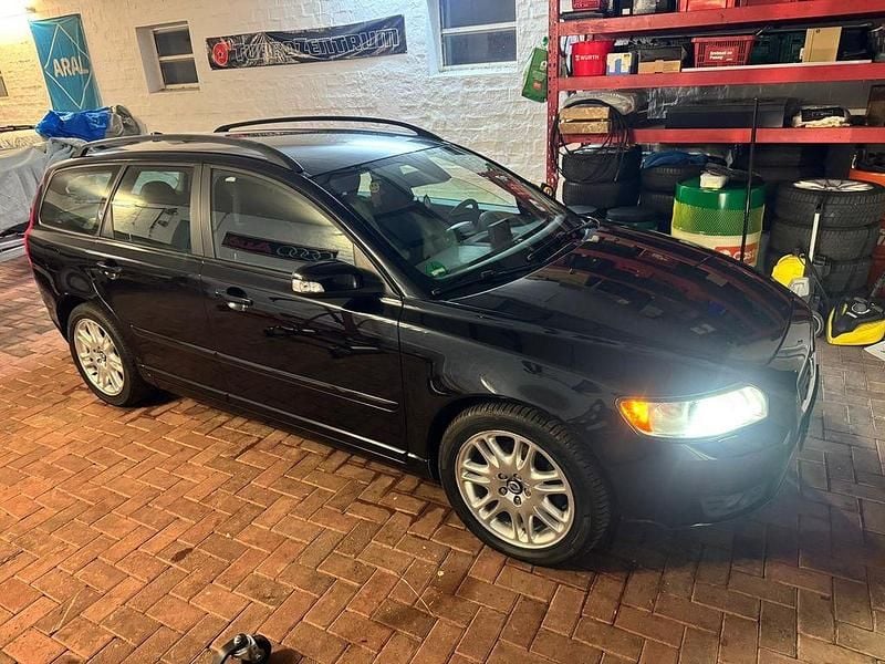 Schwarz Gebraucht 2009 Volvo V50 Kombi | 1.750 € (Guter Preis) - Bild 1/4