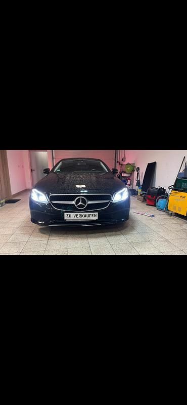 Gebraucht Mercedes E220 194 PS (142 kW) 2019 Schwarz Coupé