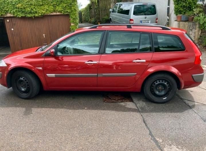 Rot Gebraucht 2004 Renault Mégane GrandTour Kombi | 2.200 € (Fairer Preis) - Bild 1/3