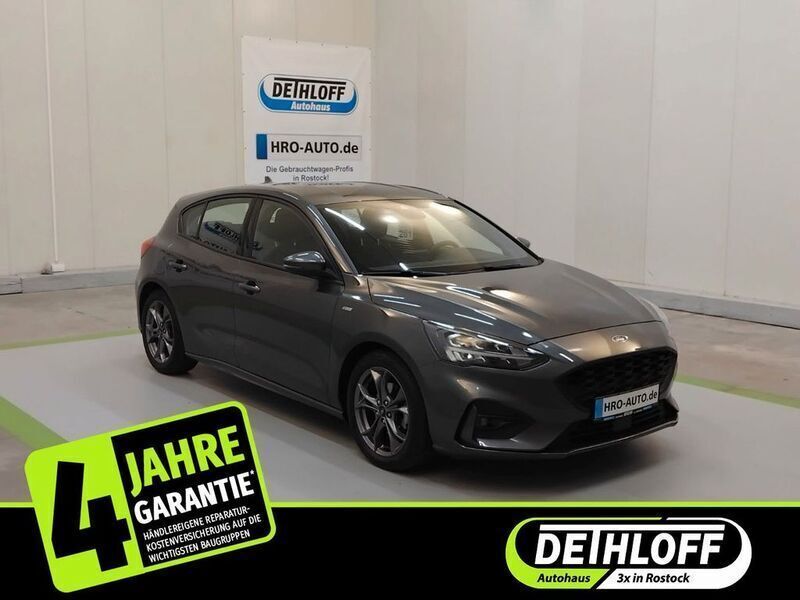 Grau Gebraucht 2021 Ford Focus ST-Line Limousine | 19.880 € (Superpreis) - Bild 1/4