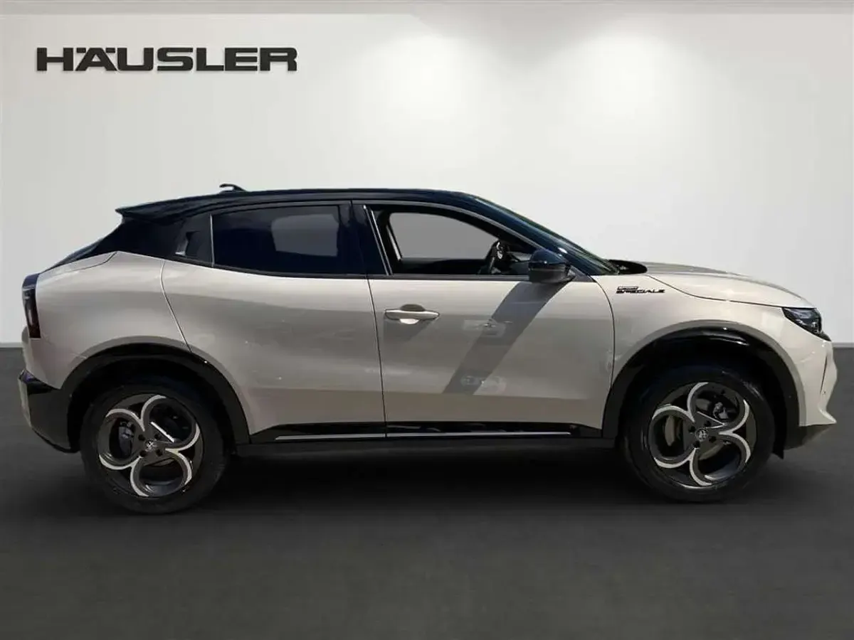 Neu Alfa Romeo Junior Edizione Speciale 145 PS (106 kW) 2026 Beige SUV