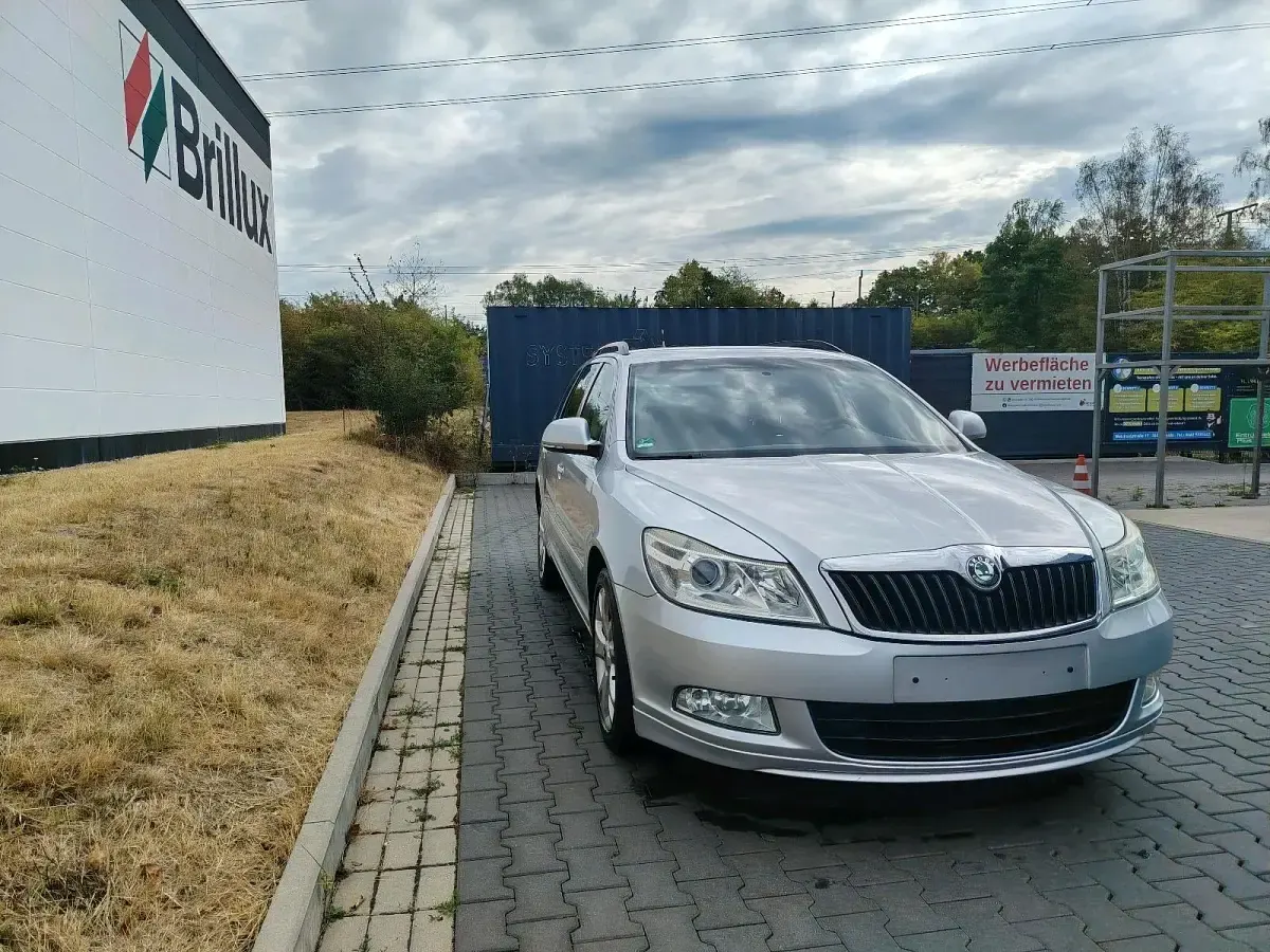 Gebraucht Skoda Octavia 105 PS (77 kW) 2010 Grau Kombi