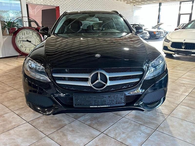 Schwarz Gebraucht 2015 Mercedes C180 Kombi | 9.990 € (Guter Preis) - Bild 1/4