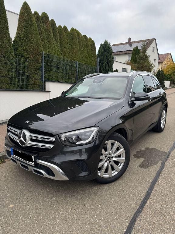 Schwarz Gebraucht 2019 Mercedes GLC200 SUV | 27.900 € (Superpreis) - Bild 1/4