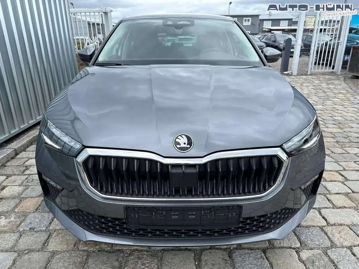 Neu Skoda Scala 150 PS (110 kW) 2026 Graphitgrau metallic Kleinwagen
