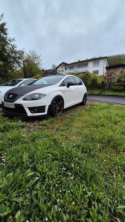 Weiß Gebraucht 2009 Seat Leon FR Limousine | 3.000 € (Superpreis) - Bild 1/4