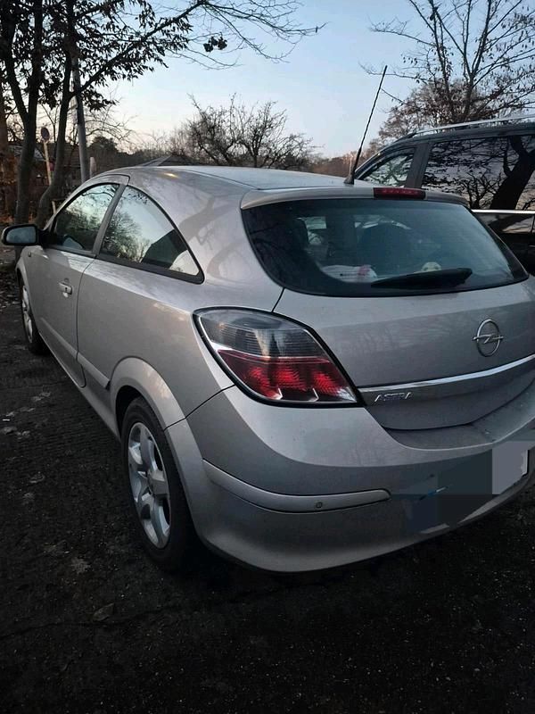 Gebraucht Opel Astra GTC 116 PS (85 kW) 2008 Silber Coupé