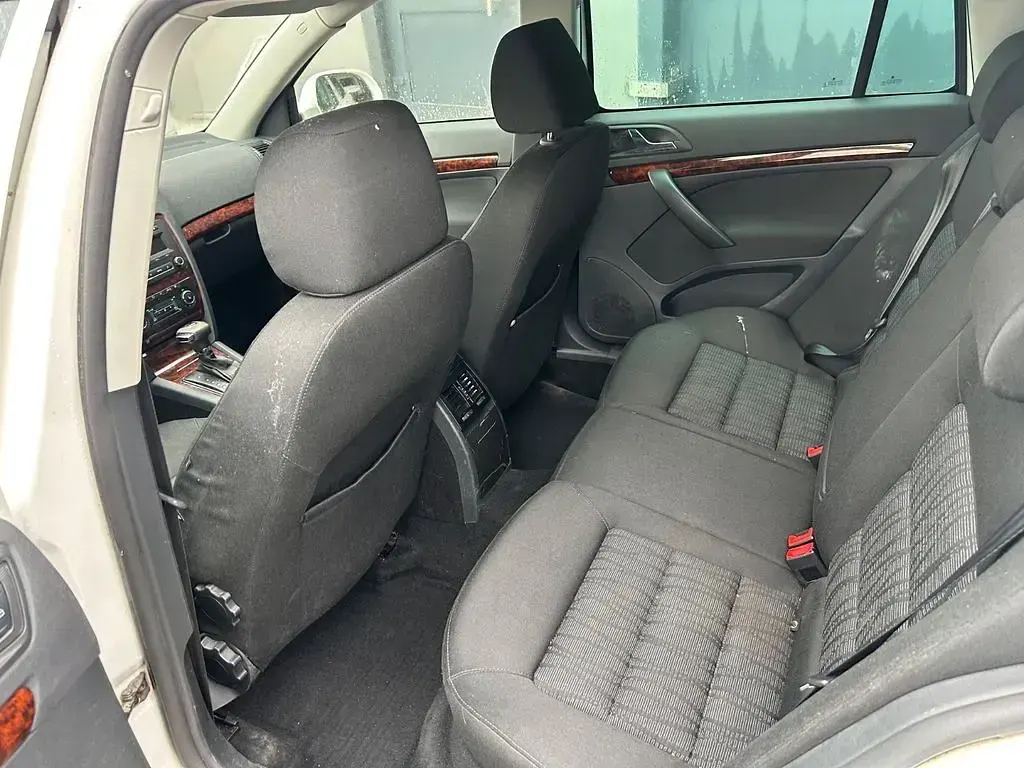 Gebraucht Skoda Octavia Elegance 122 PS (89 kW) 2009 Weiß Kombi