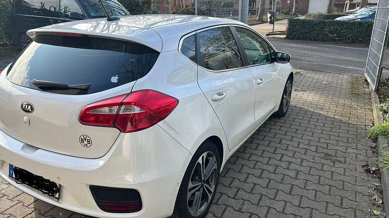 Gebraucht Kia Ceed Vision 135 PS (99 kW) 2015 Weiß Kleinwagen