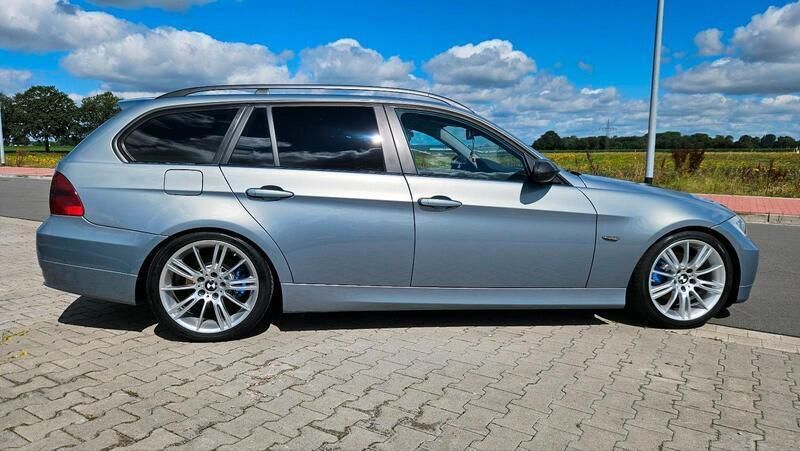 Blau Gebraucht 2006 BMW 325 Kombi | 9.499 € - Bild 1/4