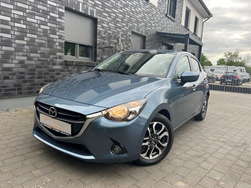 Saphirblau metallic Gebraucht 2016 Mazda 2 Nakama Limousine | 9.499 € (Guter Preis) - Bild 1/4