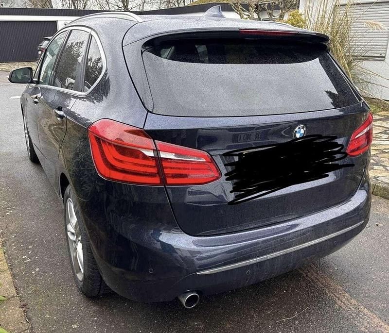 Gebraucht BMW 218 Luxury Line 150 PS (110 kW) 2016 Imperialblau brillanteffekt Van / Kleinbus