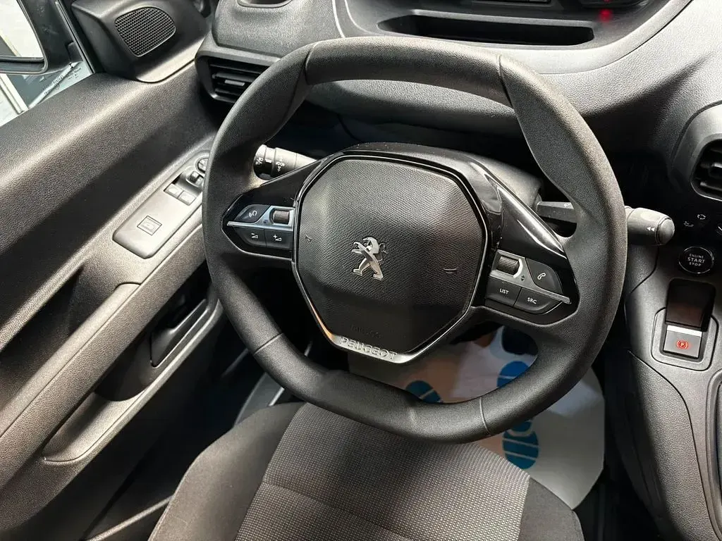 Gebraucht Peugeot Partner 131 PS (96 kW) 2019 Grau Van / Kleinbus