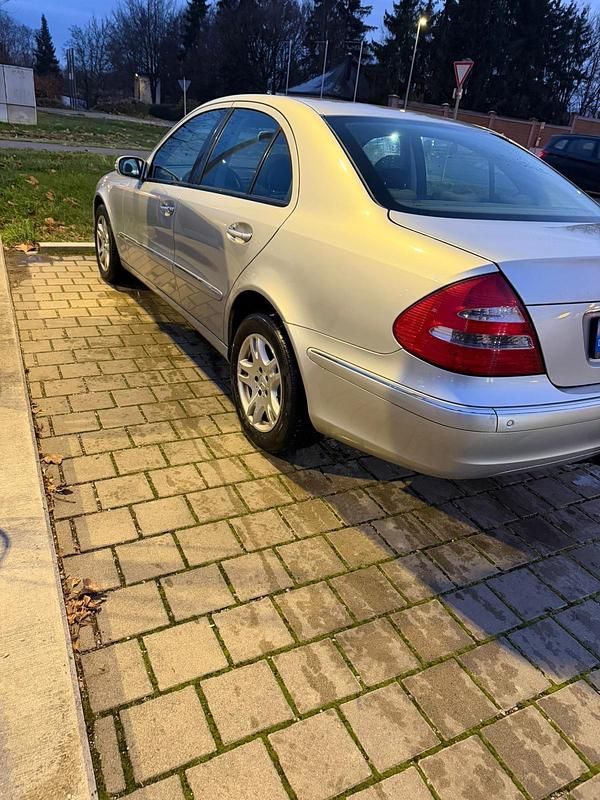 Gebraucht Mercedes E220 170 PS (125 kW) 2005 Silber Limousine