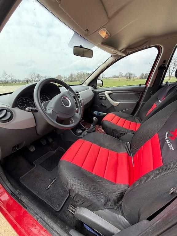 Gebraucht Dacia Sandero 75 PS (55 kW) 2011 Rot Limousine