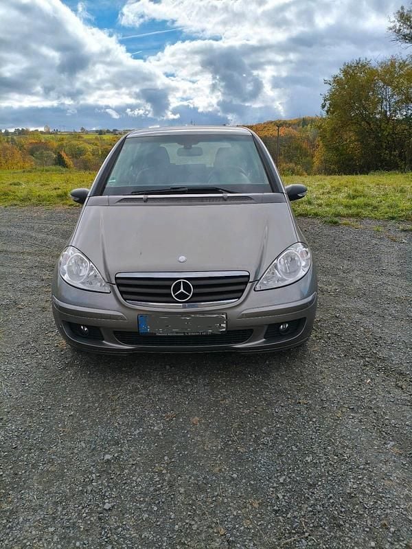 Grau Gebraucht 2007 Mercedes A180 Kleinwagen | 1.350 € (Fairer Preis) - Bild 1/4