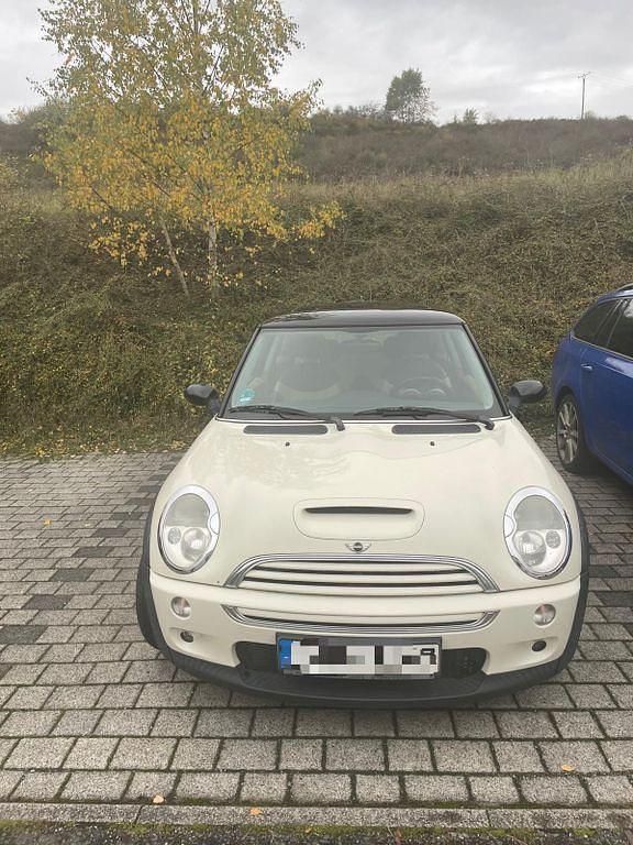 Weiß Gebraucht 2004 Mini Cooper S Kleinwagen | 2.650 € (Fairer Preis) - Bild 1/4