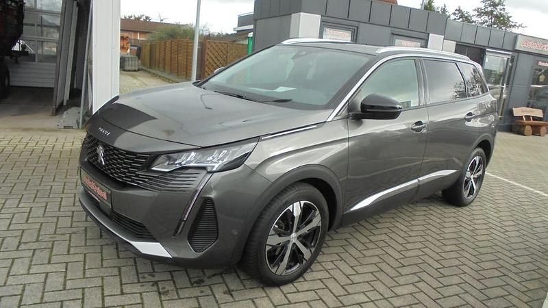 Grau Gebraucht 2022 Peugeot 5008 Allure Van / Kleinbus | 30.990 € (Fairer Preis) - Bild 1/4