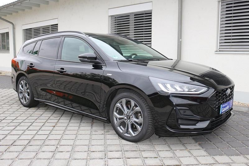 Schwarz Gebraucht 2023 Ford Focus ST-Line X Kombi | 15.580 € (Guter Preis) - Bild 1/4
