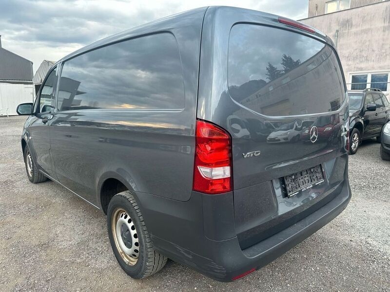 Gebraucht Mercedes Vito 114 PS (83 kW) 2018 Grau Van
