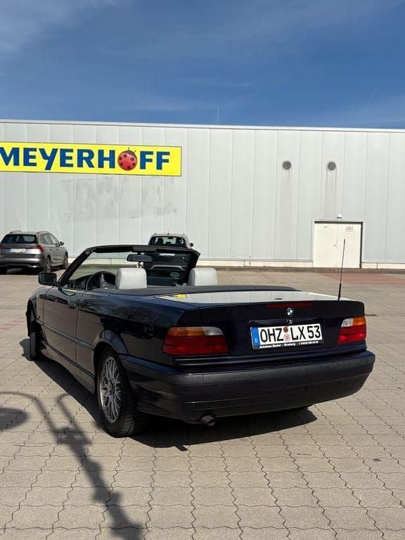 Gebraucht BMW 318 Cabriolet Basis 116 PS (85 kW) 1997 Violet Cabrio
