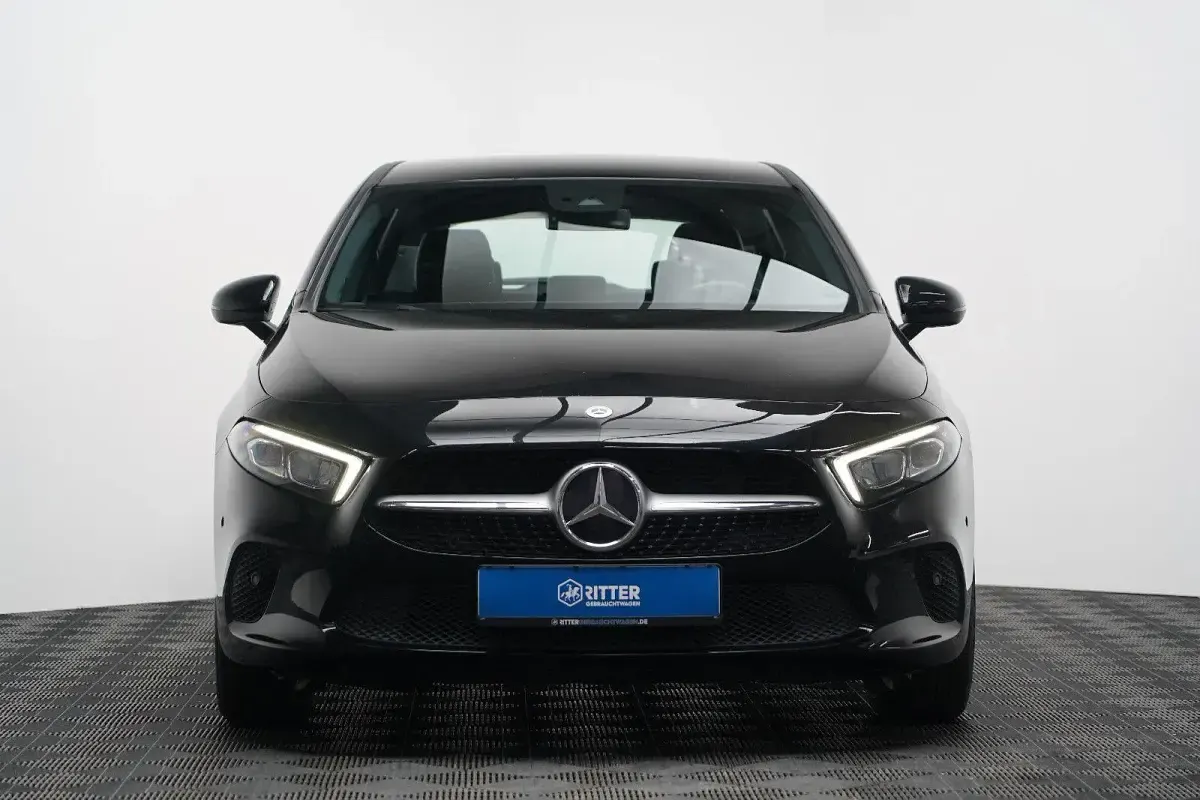 Gebraucht Mercedes A200 Advanced 150 PS (110 kW) 2023 Schwarz Limousine