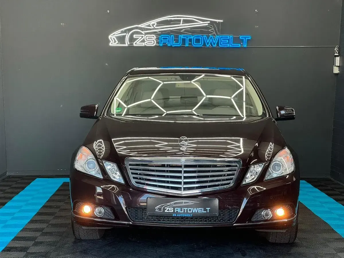 Gebraucht Mercedes E250 204 PS (150 kW) 2009 Braun Limousine