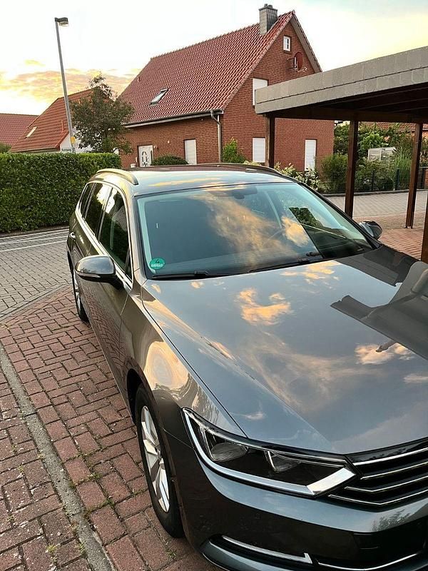 Gebraucht 2017 VW Passat Comfortline Kombi | 12.990 € (Superpreis) - Bild 1/4