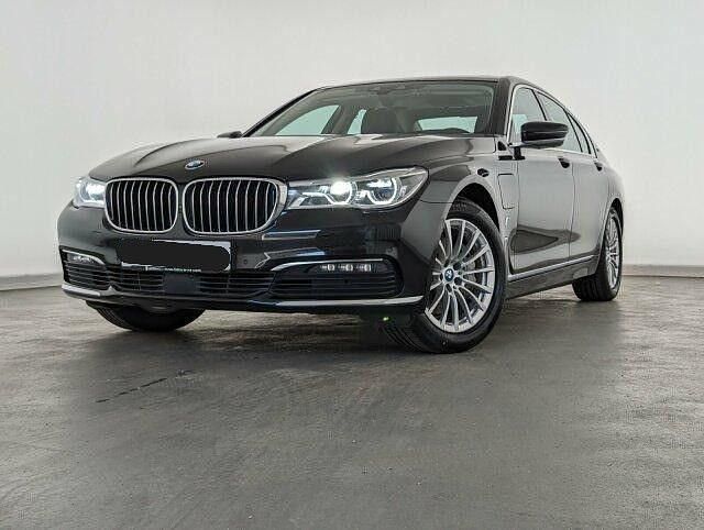 Schwarz Gebraucht 2017 BMW 740 iPerformance Limousine | 30.550 € - Bild 1/4