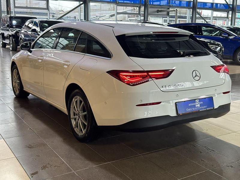 Gebraucht Mercedes CLA250e Shooting Brake 218 PS (160 kW) 2021 Weiß Kombi