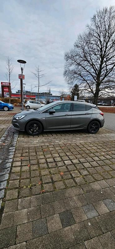 Grau Gebraucht 2018 Opel Astra S Kleinwagen | 10.100 € (Fairer Preis) - Bild 1/4