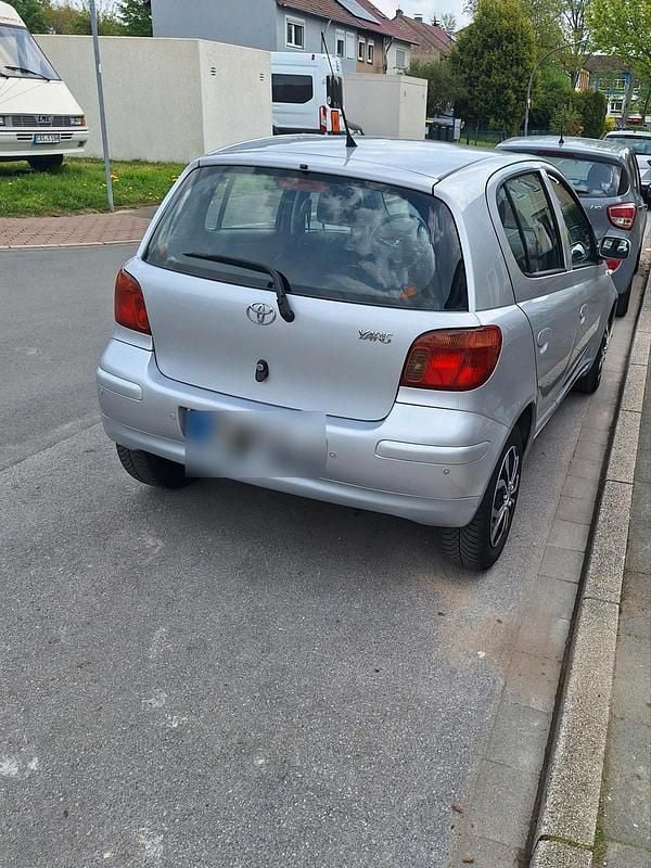 Gebraucht Toyota Yaris 87 PS (63 kW) 2004 Silber Kleinwagen