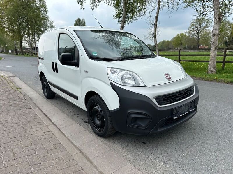 Weiß Gebraucht 2017 Fiat Fiorino Van / Kleinbus | 5.999 € - Bild 1/4