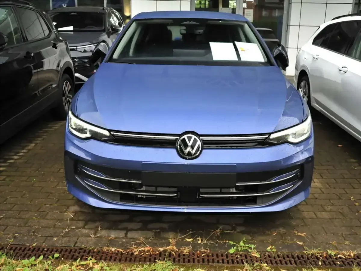 Neu VW Golf VIII Comfortline 150 PS (110 kW) 2026 Blau Limousine