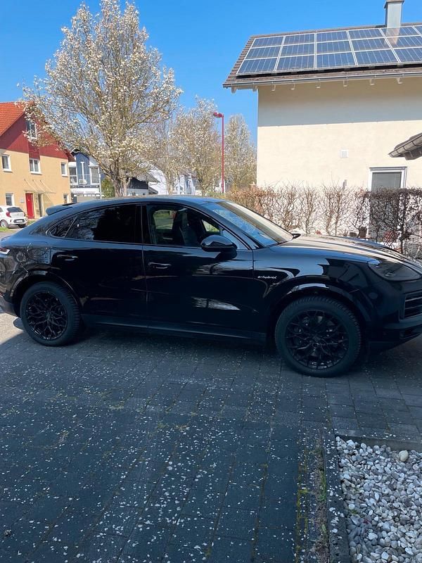 Gebraucht Porsche Cayenne 470 PS (345 kW) 2024 Schwarz SUV