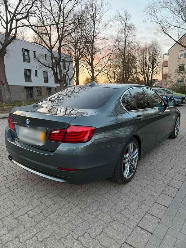 Gebraucht BMW 530 2011 Grün Kleinwagen